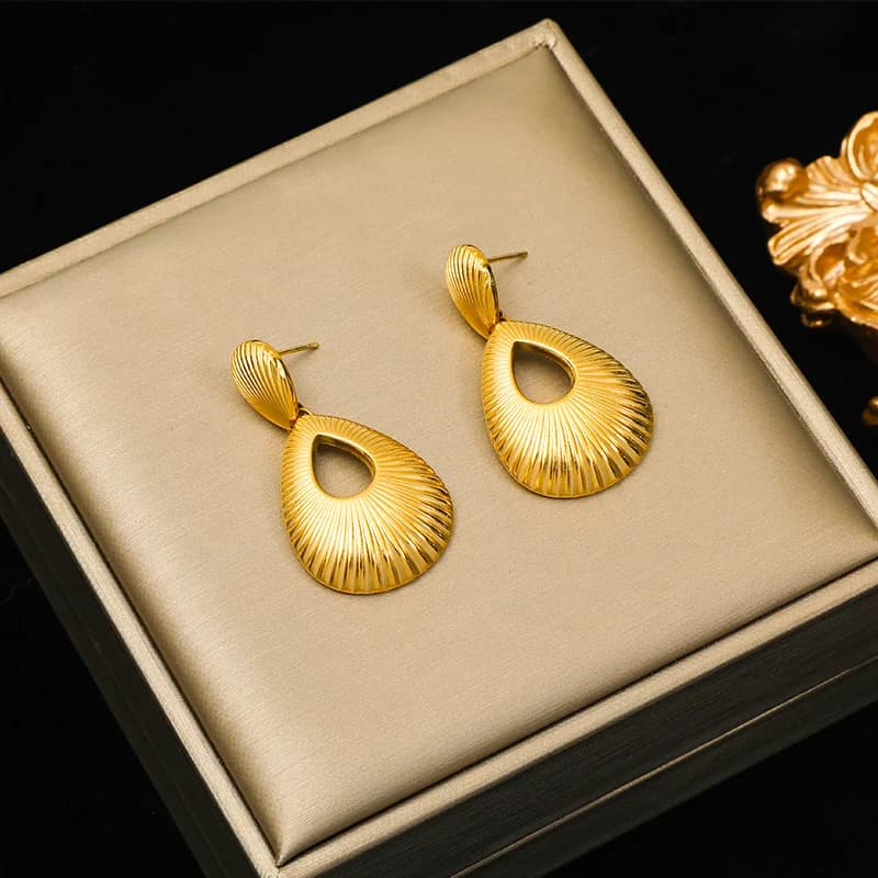 Orecchini pendenti geometrici color oro in acciaio inox 316L
