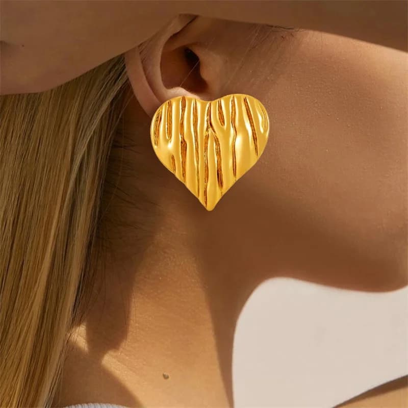 Orecchini a Bottone Grandi a Forma di Cuore Dorati, 1 Coppia