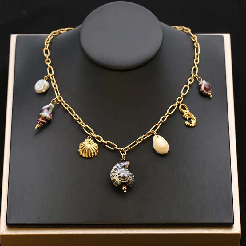 Collana a goccia con perla e celadon in acciaio inox 316L color oro