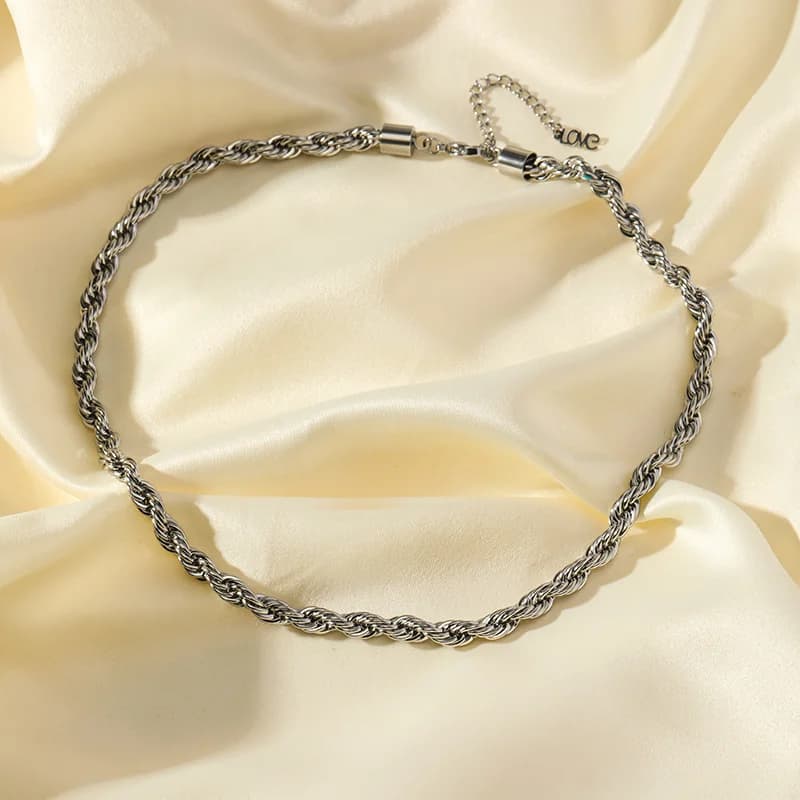 Collana choker color argento da donna