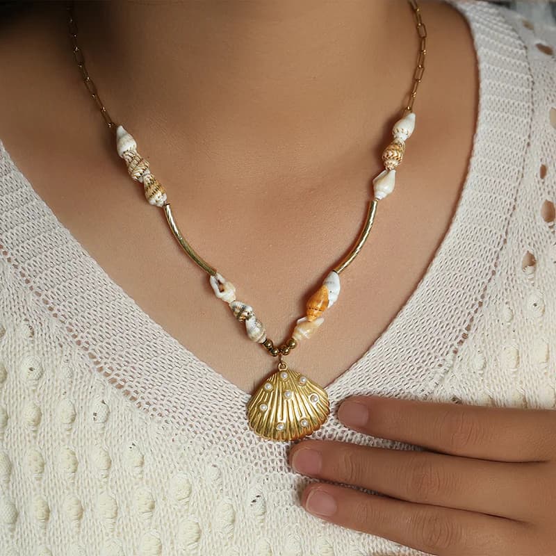 Collana pendente oro con stella marina, conchiglia e sole