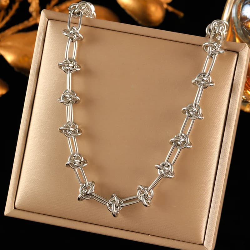 Collana con Pendente Serpente e Zirconi, Colore Argento