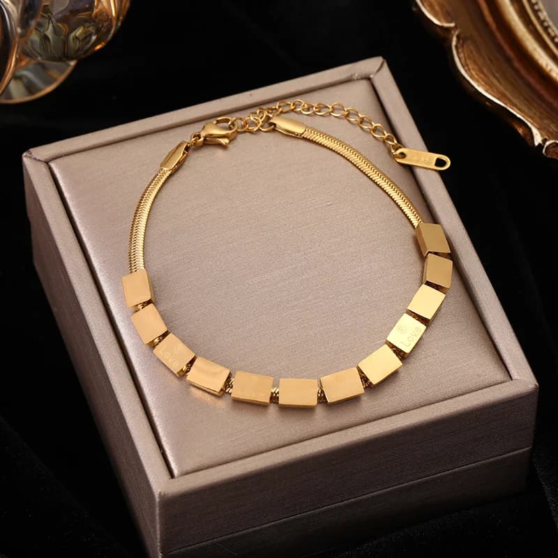 Bracciale con Catena e Ciondoli Numeri Romani, Colore Oro