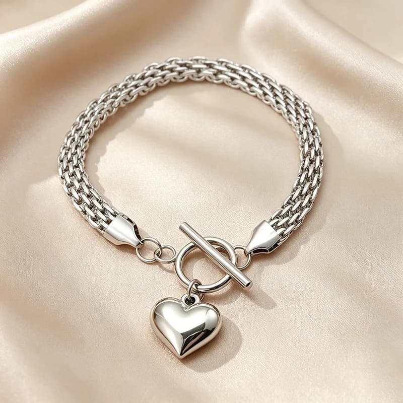Bracciale rigido con ciondoli a cuore in acciaio inox