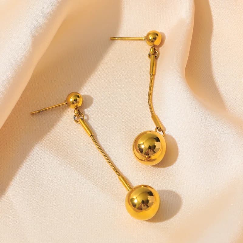 Set collana con ciondolo a sfera e orecchini, oro