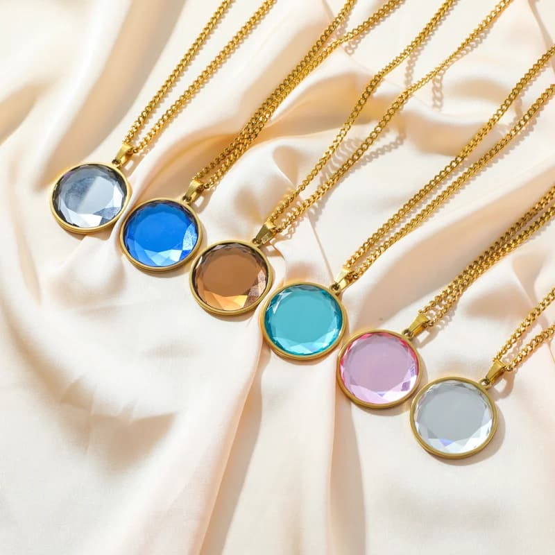 Collana choker con pendente rotondo in cristallo