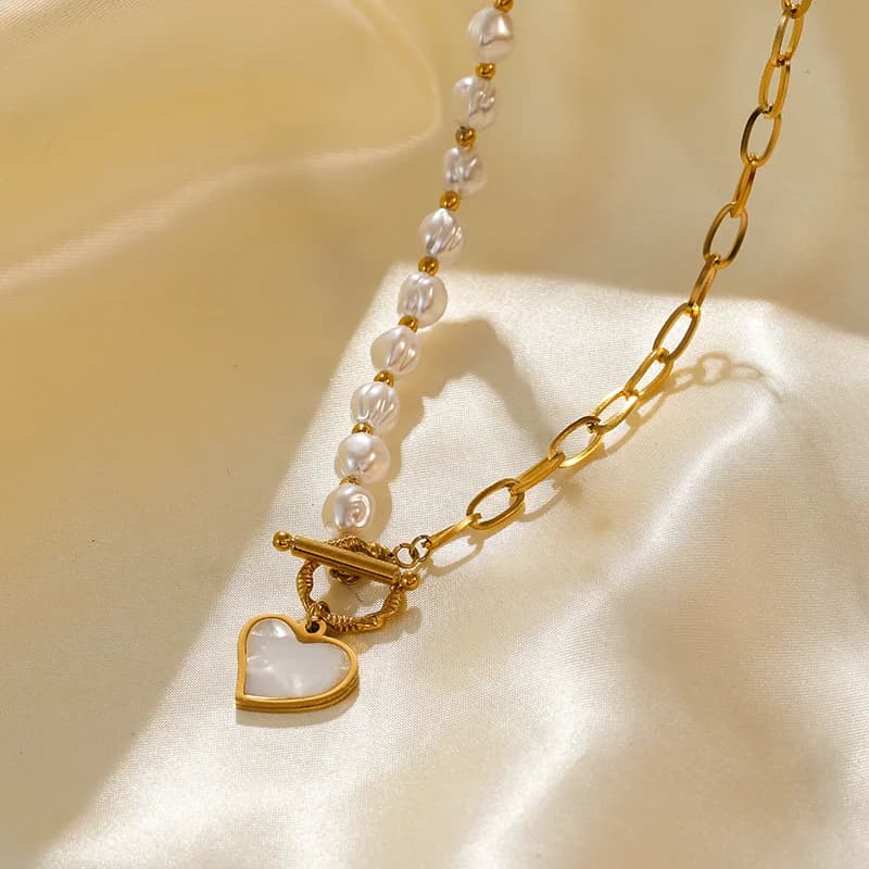 Collana con pendente cuore e perla