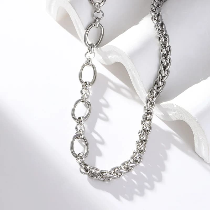 Collana a girocollo con catena argentata