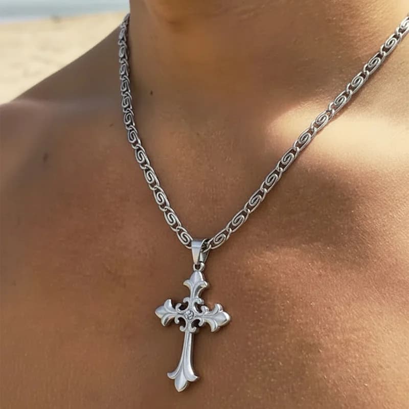 Collana con Pendente Croce in Metallo