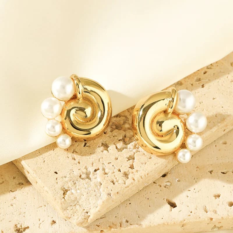 Orecchini Stud Pendente Conchiglia Perla, Placcati Oro 18K