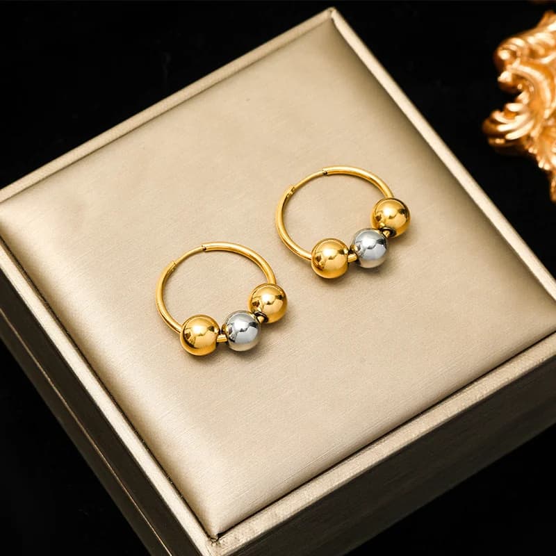 Orecchini a Bottone con Pendente a Sfere Color Oro