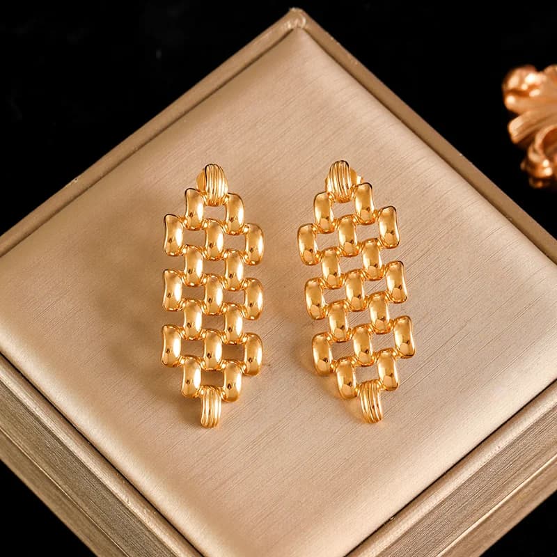 Orecchini pendenti geometrici color oro