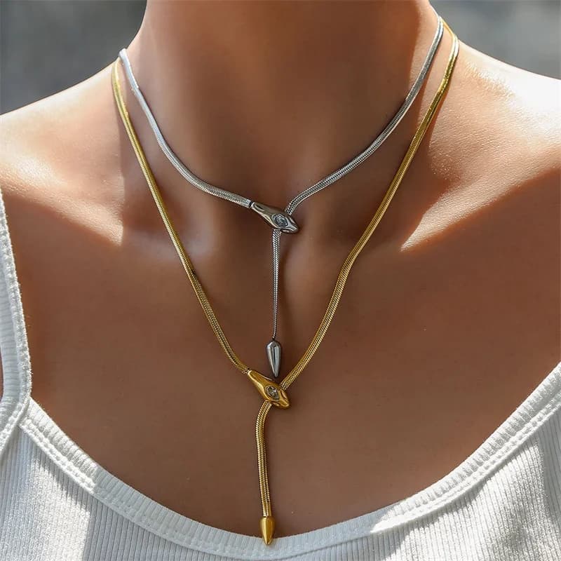 Collana a Y con pendente lungo a testa di serpente