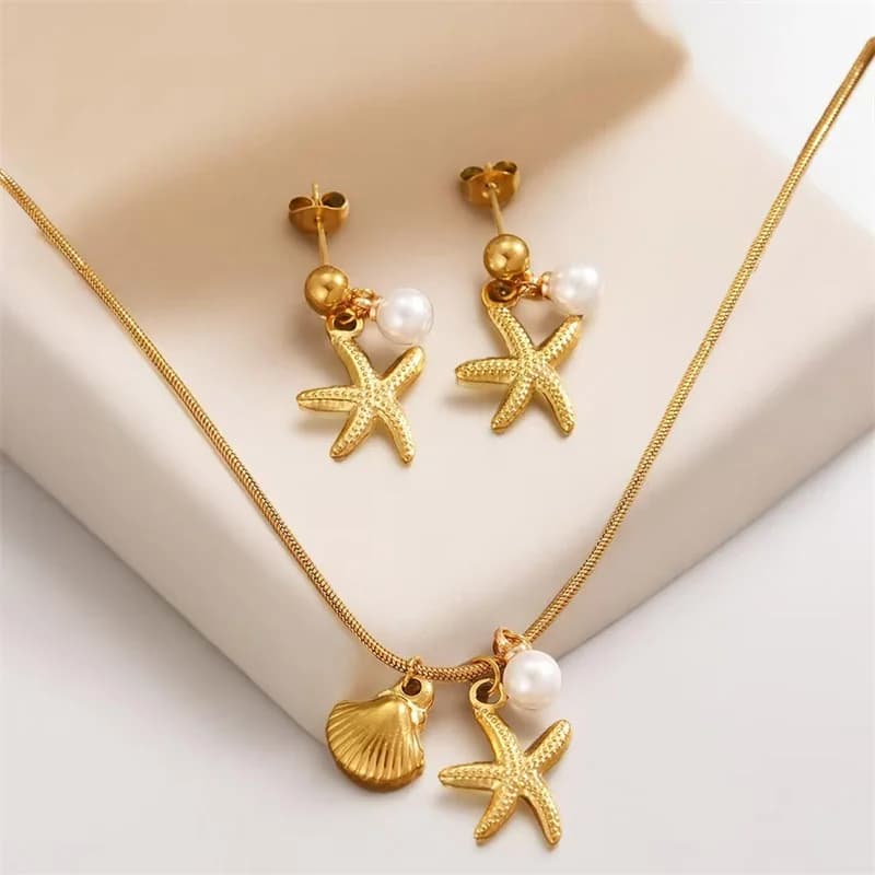 Set collana e orecchini con stella marina, perle e conchiglie