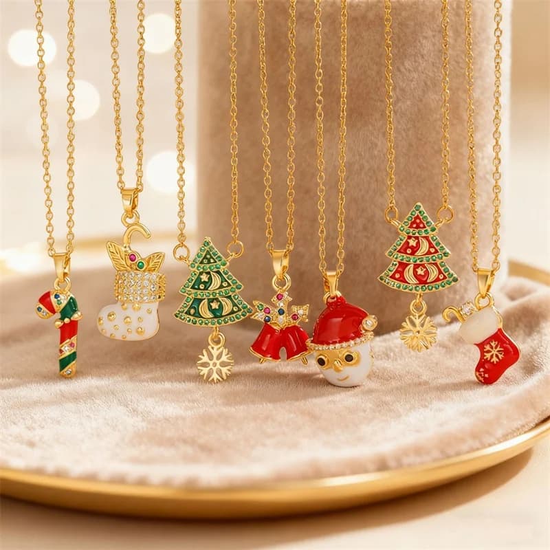 Collana con pendente in smalto: Albero di Natale, Campana e Fiocco di Neve