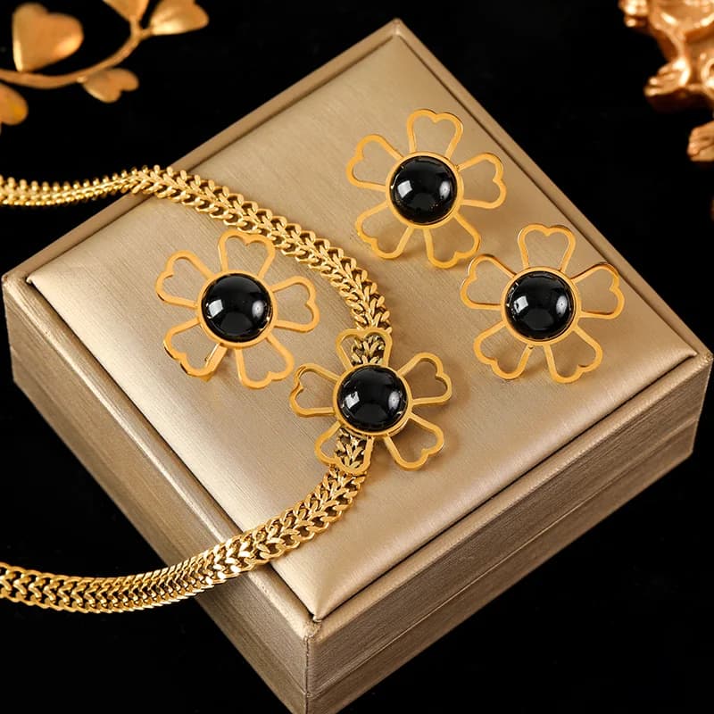 Set Collana e Orecchini con Fiore in Pietra Nera