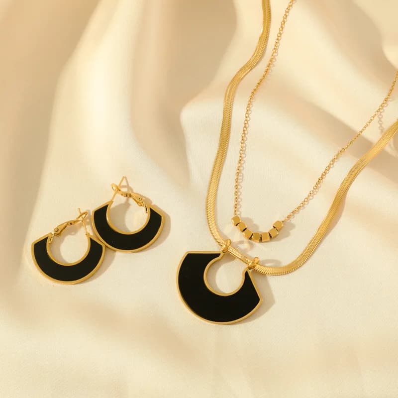 Set Collana e Orecchini Geometrico Nero
