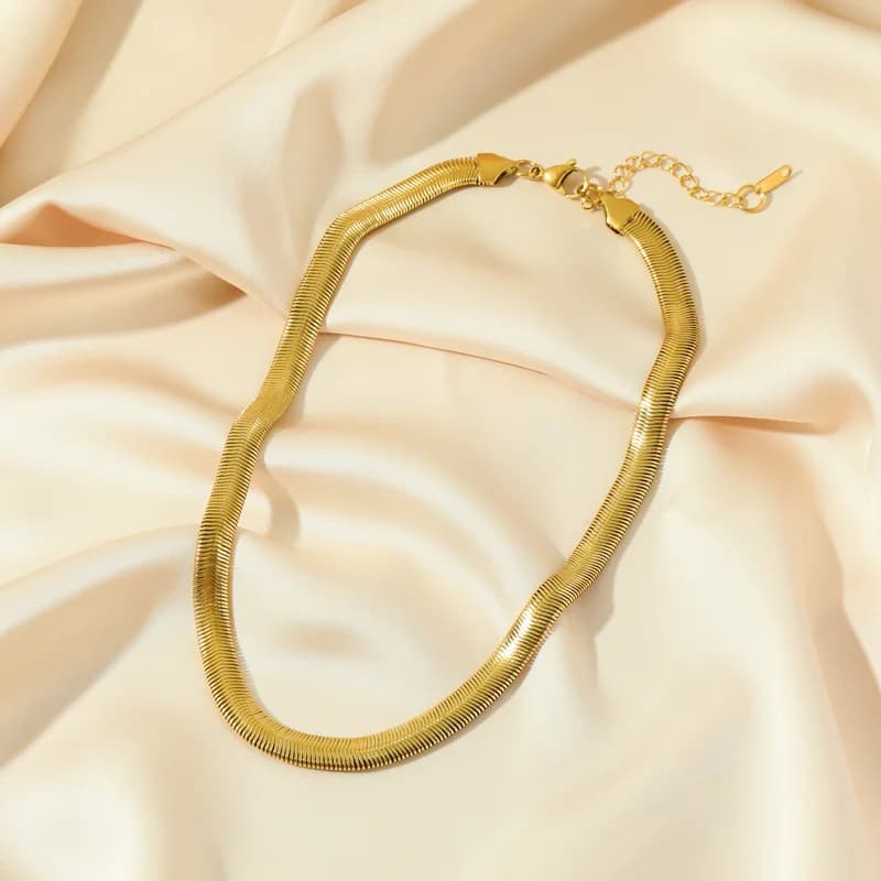 Collana girocollo in acciaio inox 316L con catena piatta tipo snake bone