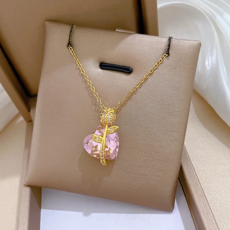 Collana con pendente fiore in zirconi cubici