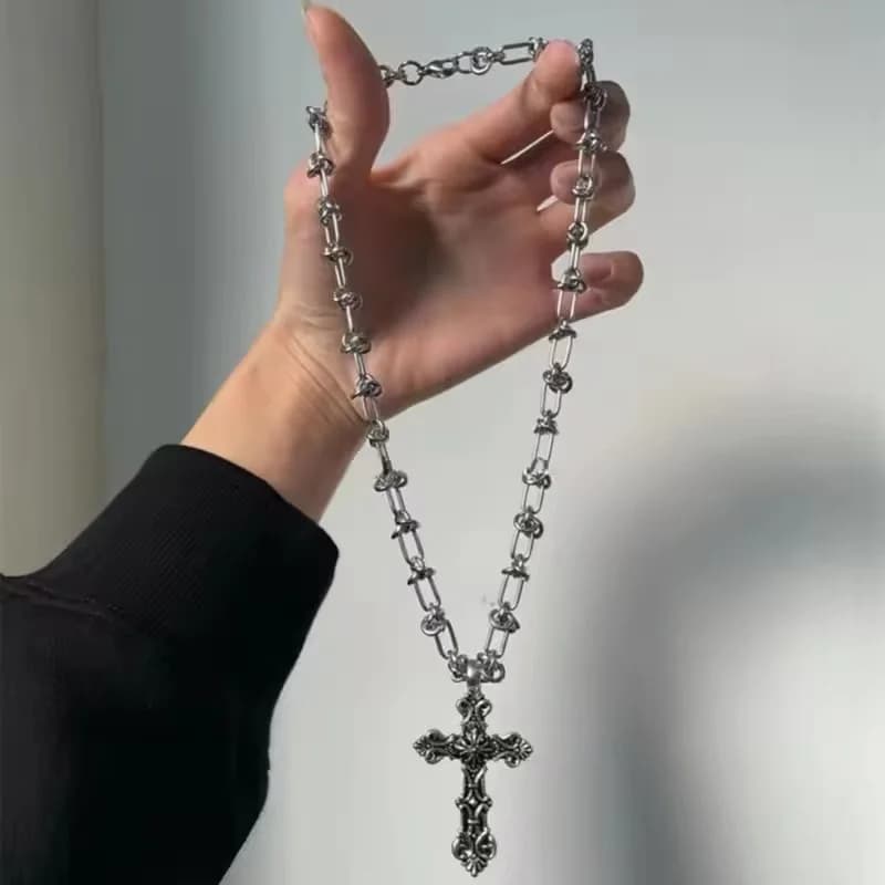 Collana con Pendente Croce in Metallo