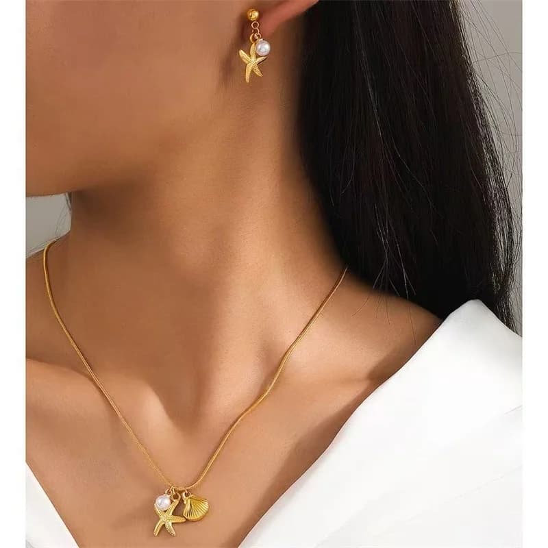 Set collana e orecchini con stella marina, perle e conchiglie