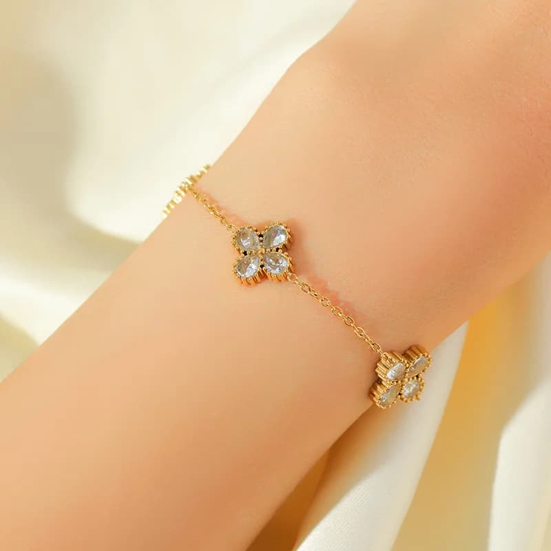 Set Collana, Orecchini e Bracciale Fiori Zirconia