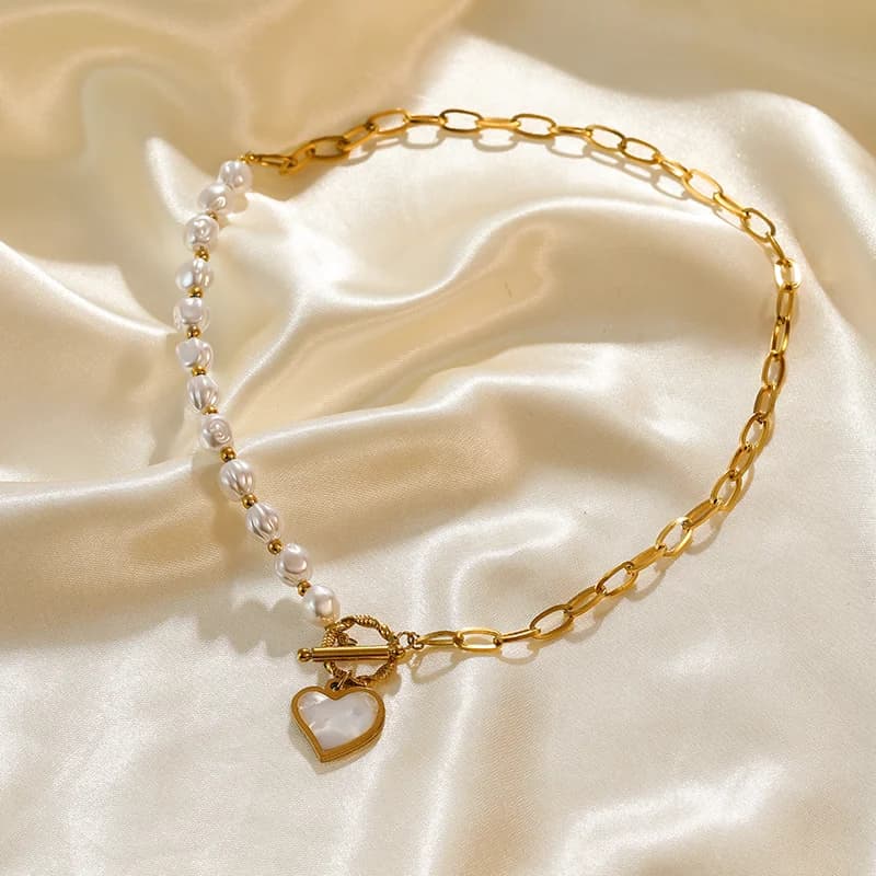 Collana con pendente cuore e perla