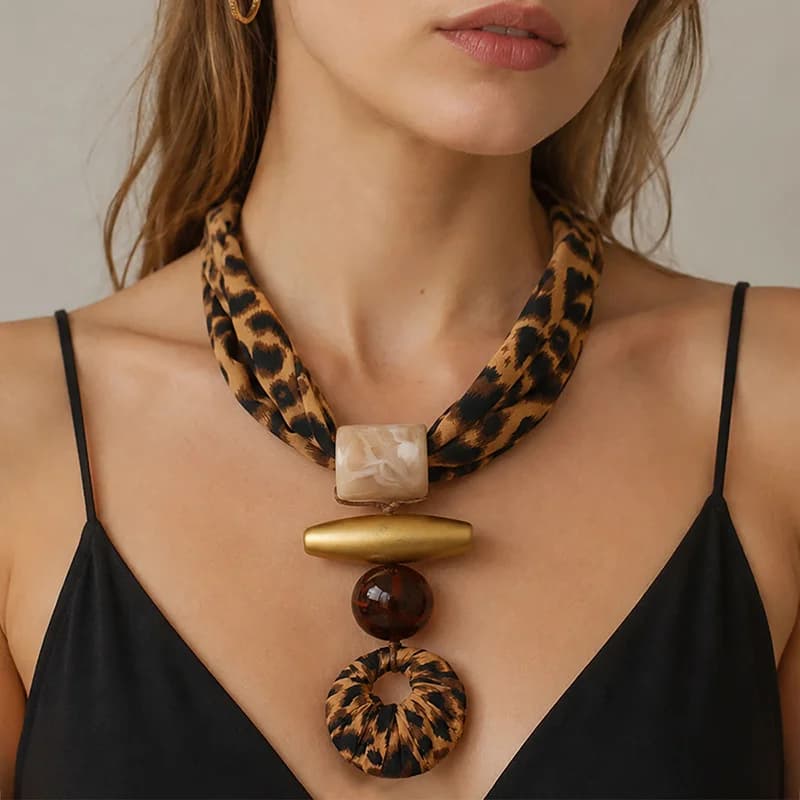 Collana Choker Oversize in Resina Irregolare