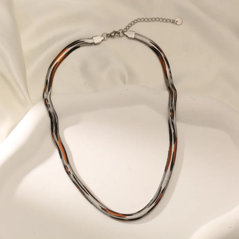 Collana con Pendente Serpente e Zirconi, Colore Argento