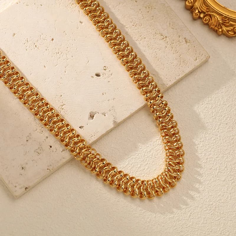 Collana a Choker con Texture Placcata in PVD 18K