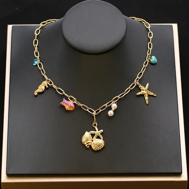 Collana a goccia con perla e celadon in acciaio inox 316L color oro