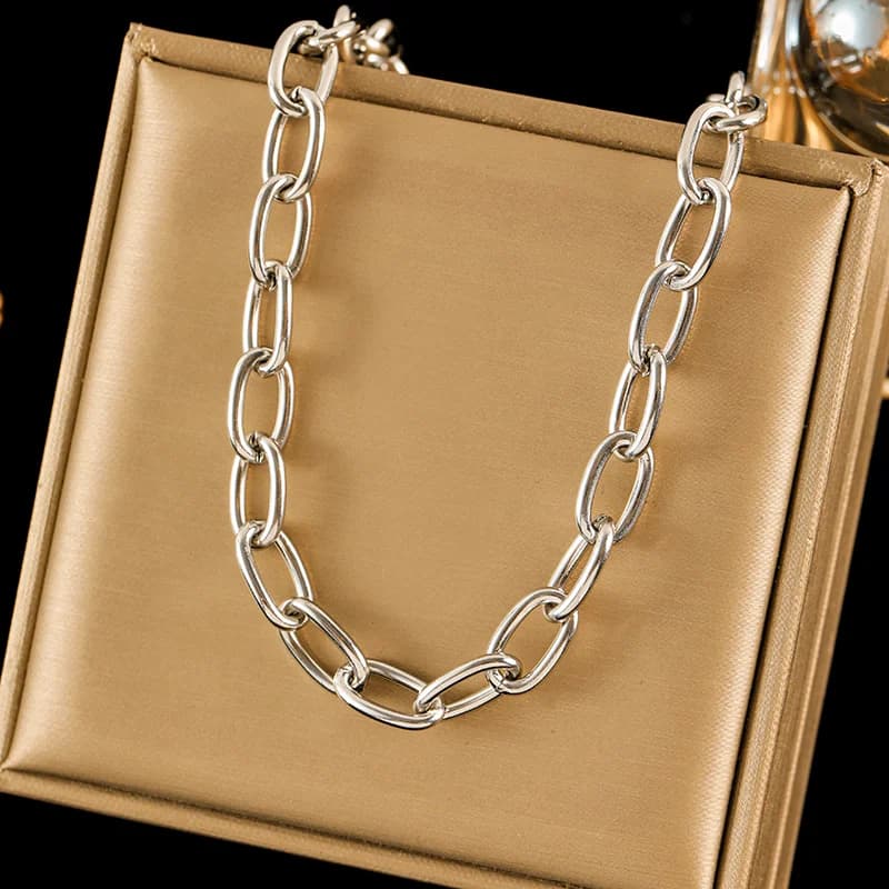 Collana girocollo in acciaio inox 316L con catena piatta tipo snake bone
