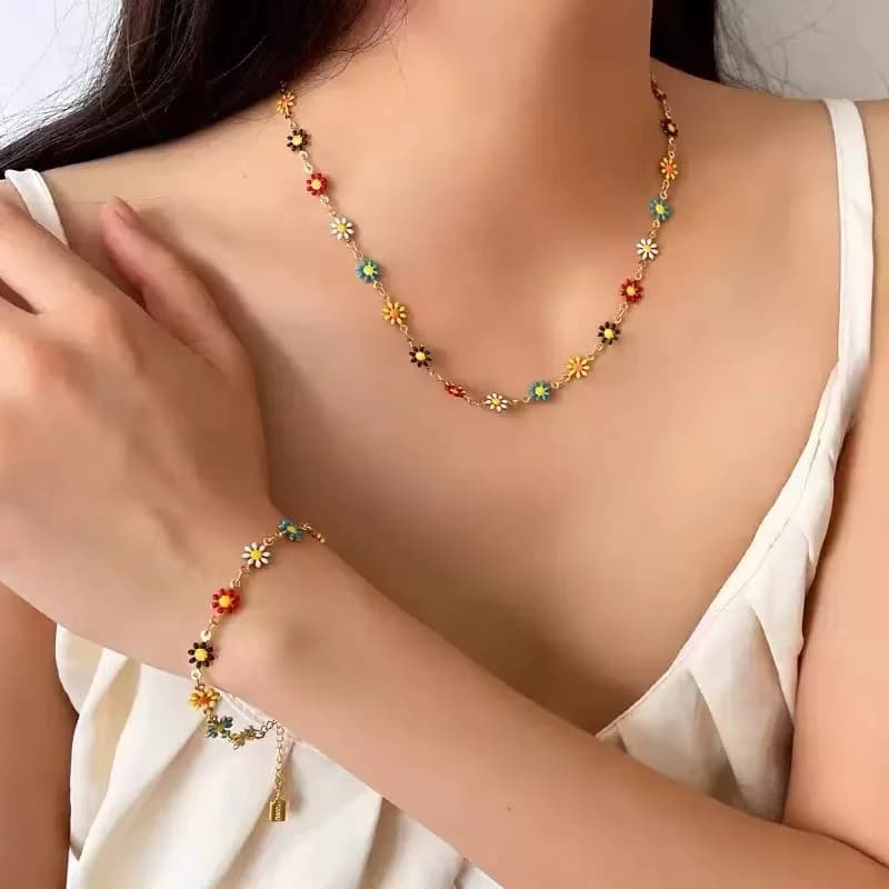 Set Collana e Bracciale con Fiori di Margherita Colorati