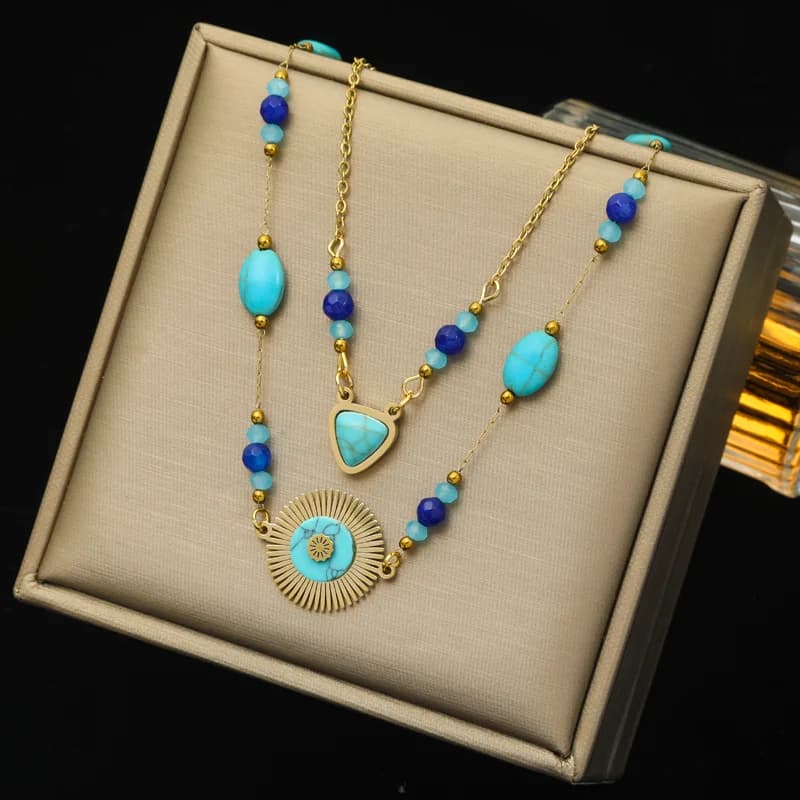 Collana Multistrato con Pendente Geometrico Moneta Pietra