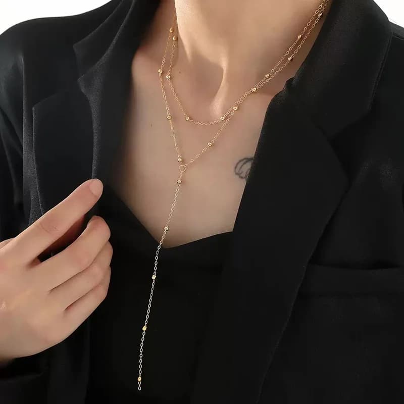 Collana pendente a Y lunga delicata con sfere dorate