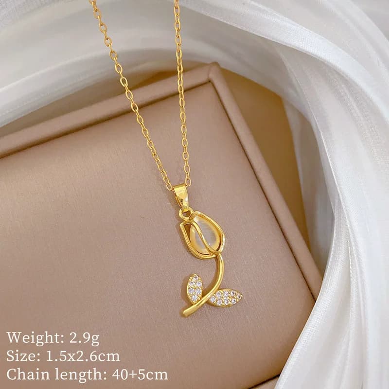 Collana con pendente foglia d'acero placcata oro e perla