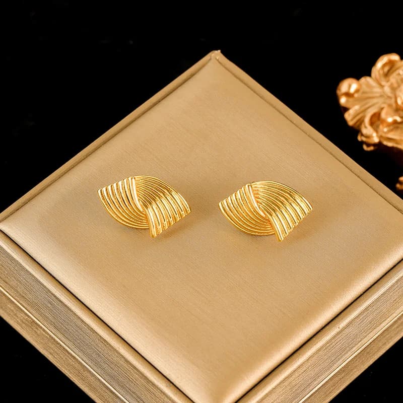Orecchini a Bottone Cuore Geometrico Color Oro