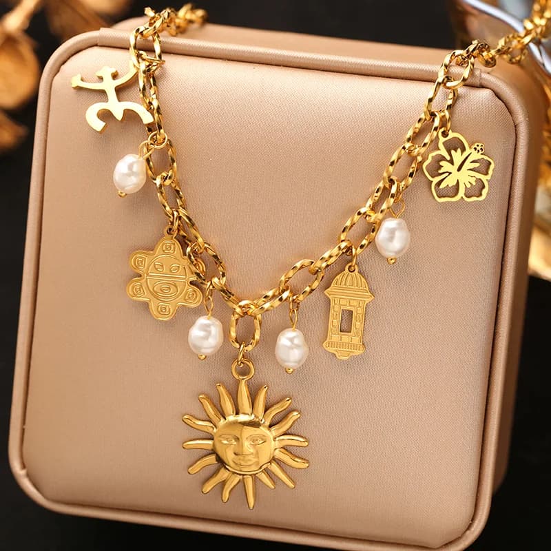 Collana con Pendente e Ciondoli Multipli, PVD Oro 18K