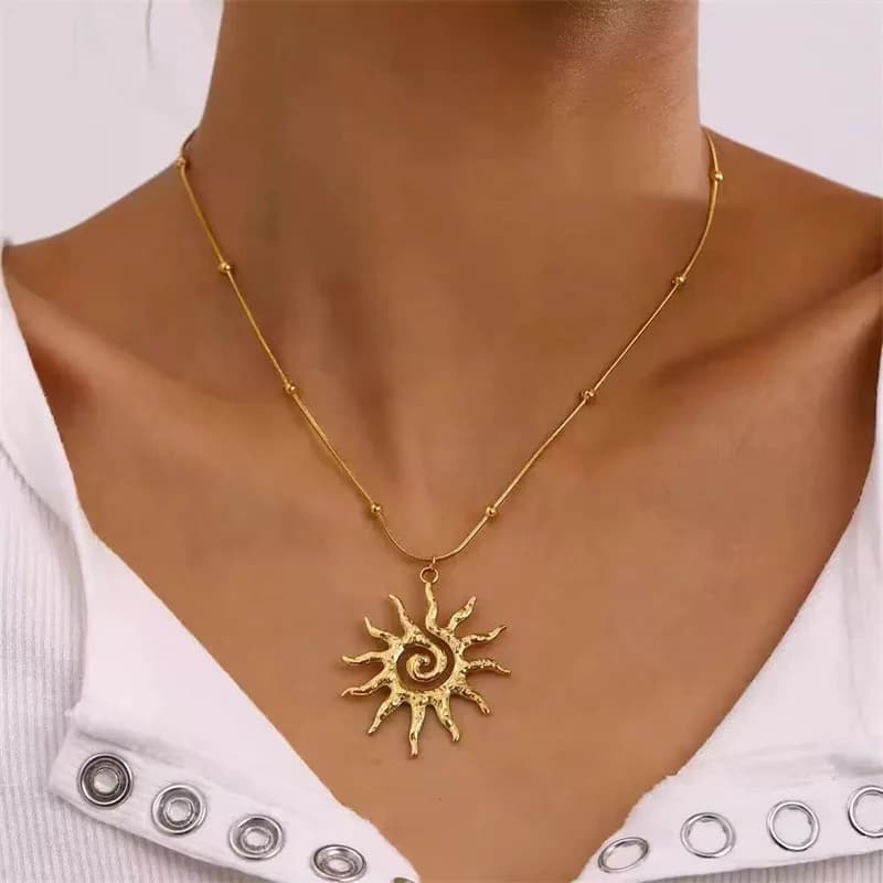Collana con Ciondolo Stella Marina, Sole e Conchiglia di Perla, Oro