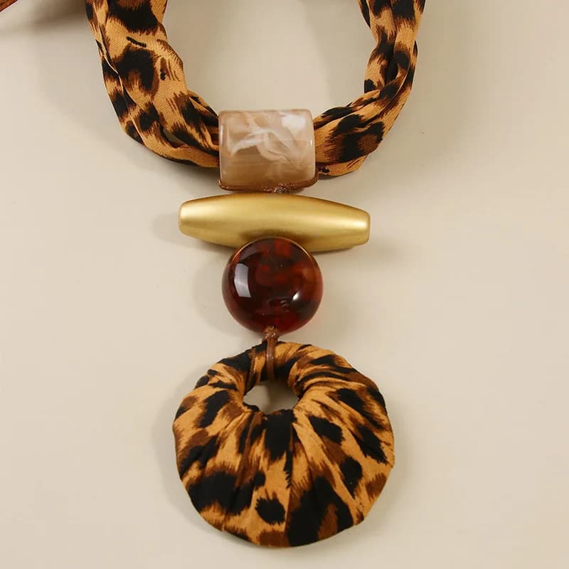 Collana con Pendente in Resina Stampa Leopardo