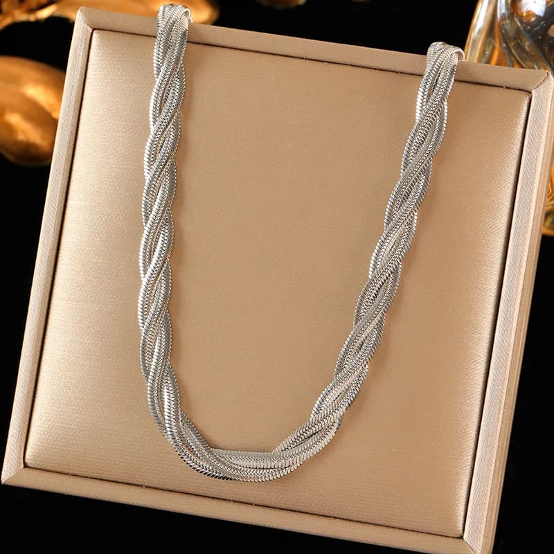 Set Collana e Bracciale con Catena Intrecciata a Croce