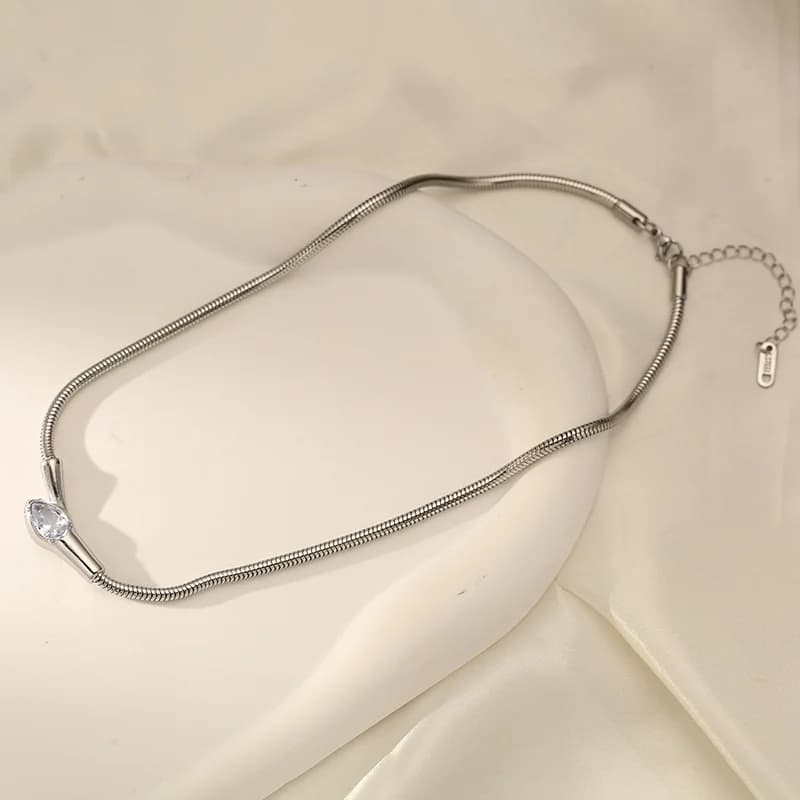 Collana con Pendente Serpente e Zirconi, Colore Argento