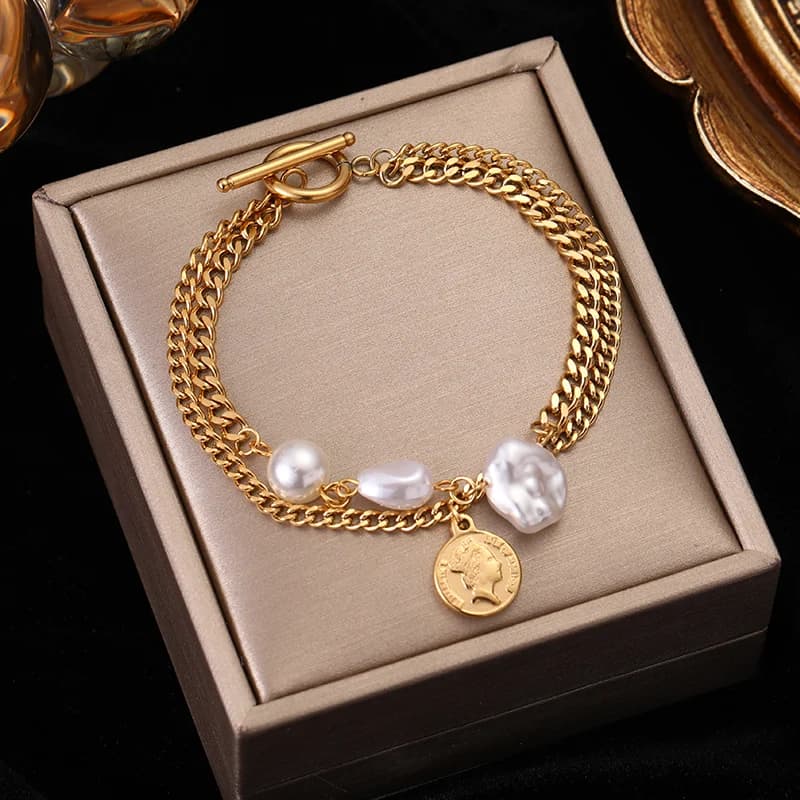 Bracciale a Maglie Multistrato con Ciondoli Color Oro