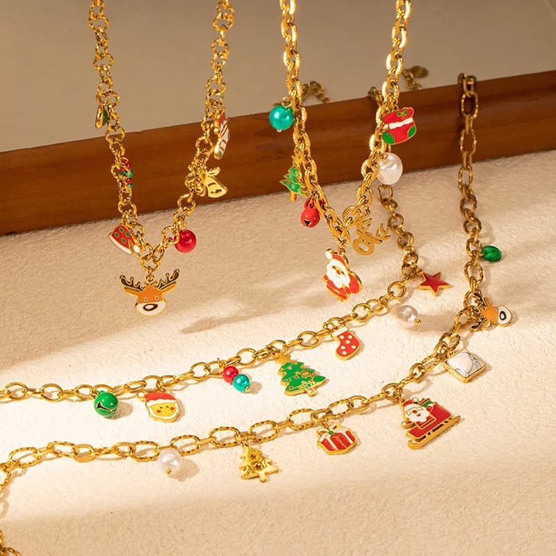 Collana con pendente natalizio pupazzo di neve, renna e albero
