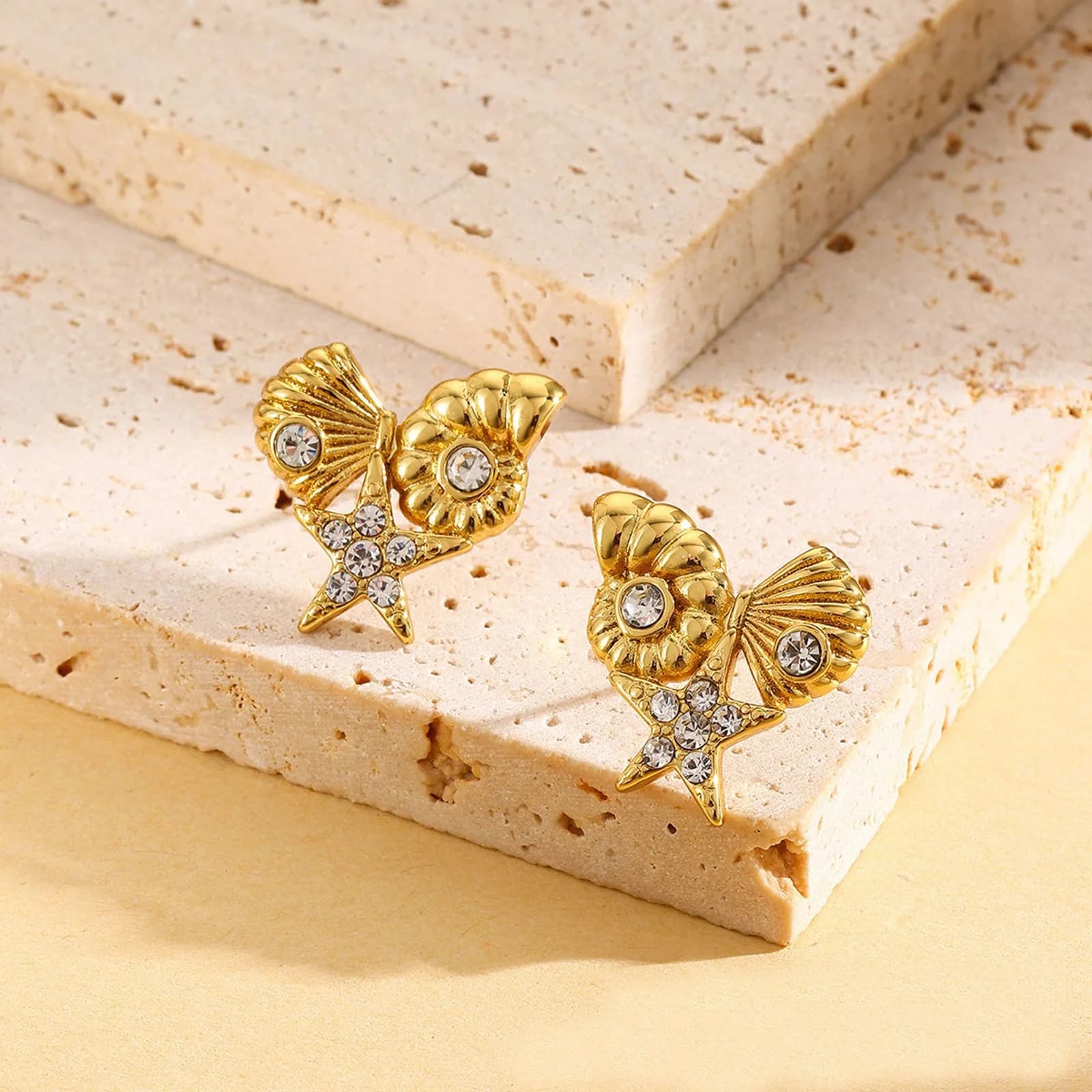 Orecchini a Perla Stella Marina e Conchiglia in Zirconia