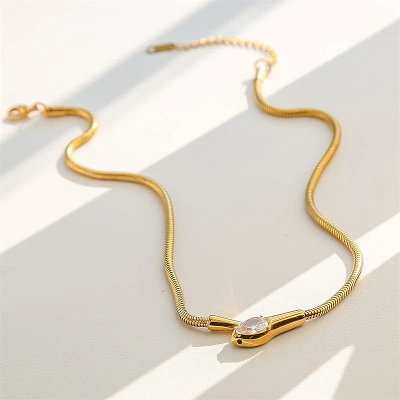 Collana con testa di serpente e zirconi, acciaio inossidabile