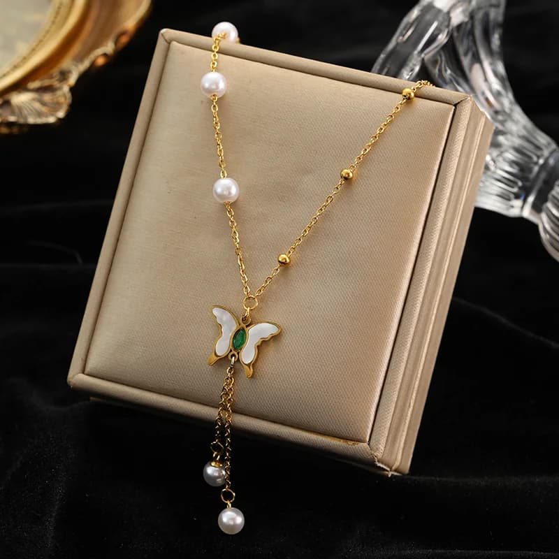 Collana lunga con pendente in zircone bianco