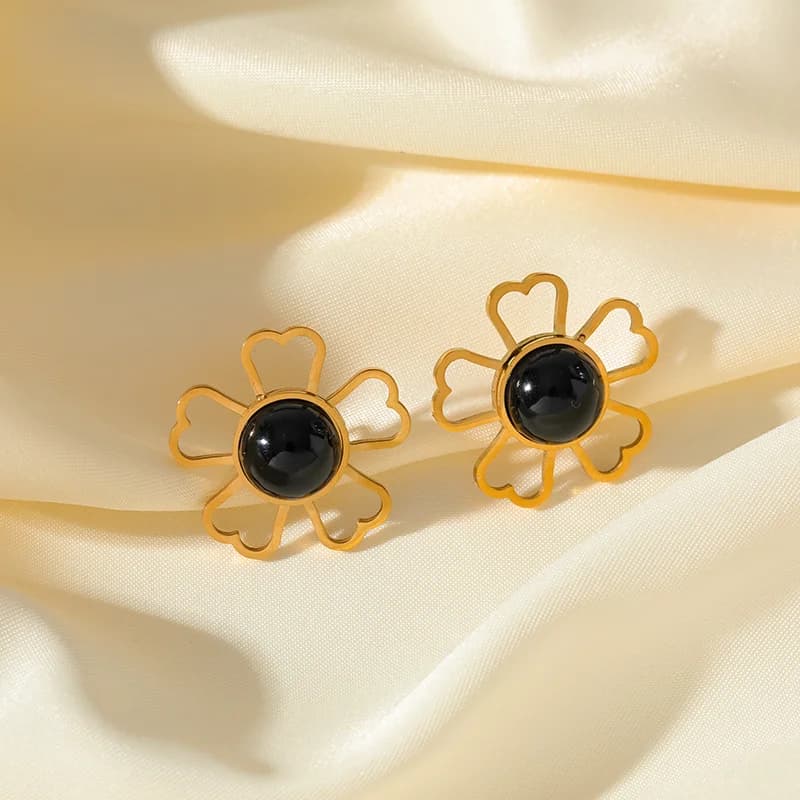 Set Collana e Orecchini con Fiore in Pietra Nera
