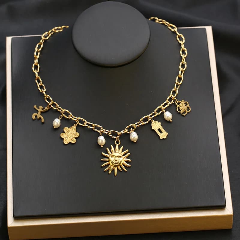 Collana pendente oro con stella marina, conchiglia e sole