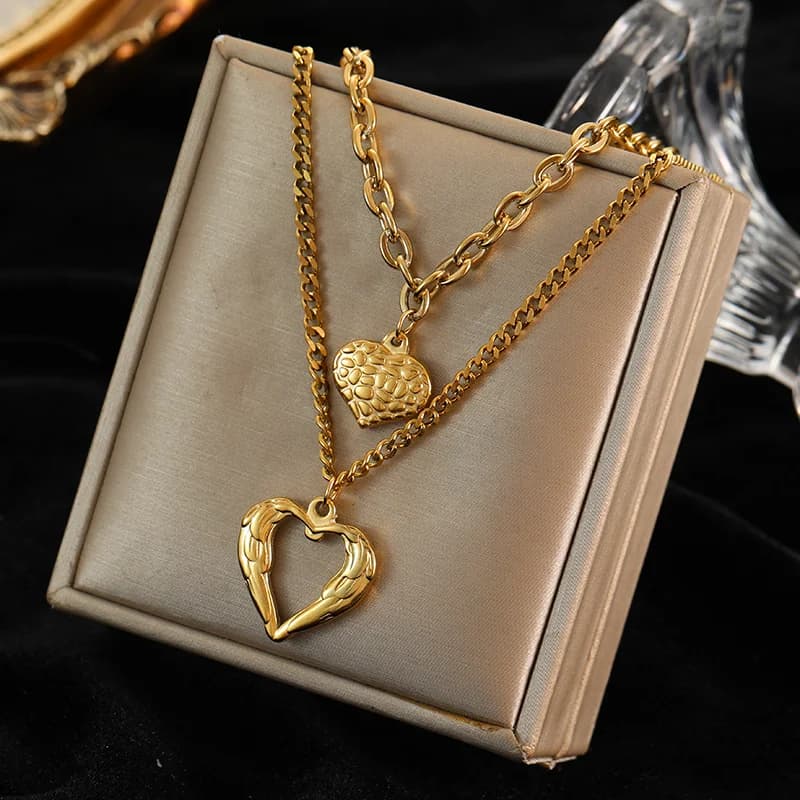 Collana con Pendente a Moneta Dorata